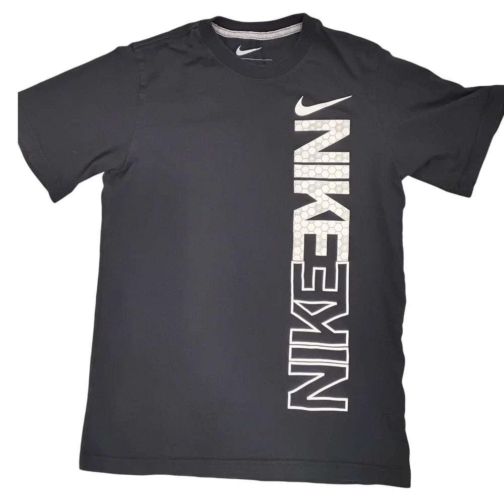 Nike Boys Black Vertical Graphic Logo Performance T-Shirt Size Medium M‎